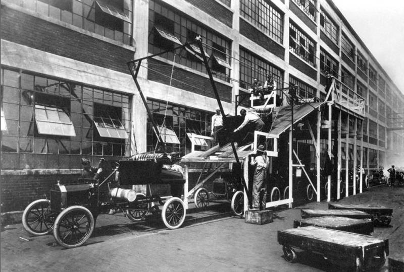 1913 Fertigung bei Ford